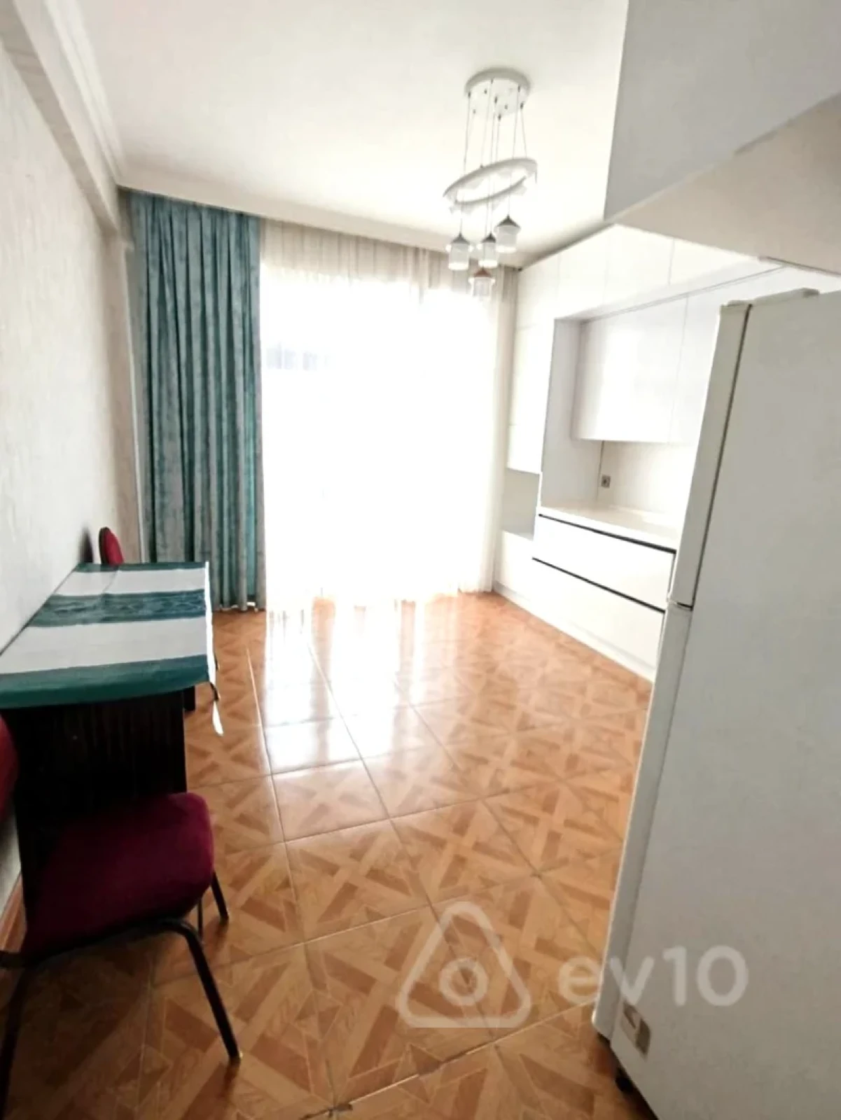 Kirayə verilir 3 otaqlı yeni tikili 120 m²