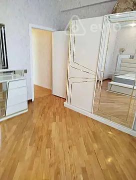 Kirayə verilir 3 otaqlı yeni tikili 120 m²