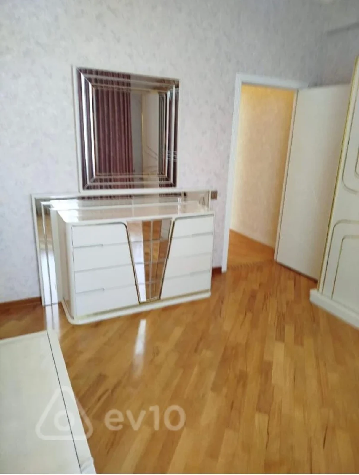 Kirayə verilir 3 otaqlı yeni tikili 120 m²