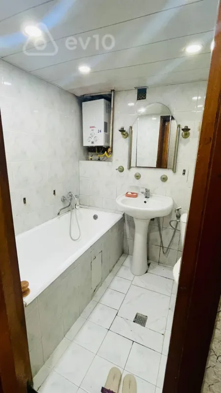Kirayə verilir 2 otaqlı köhnə tikili 45 m²