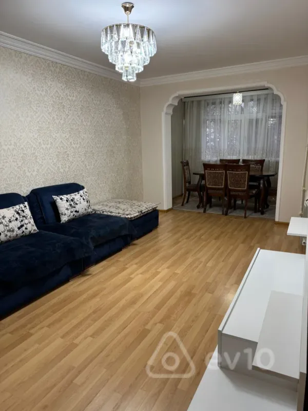 Kirayə verilir 4 otaqlı köhnə tikili 100 m²
