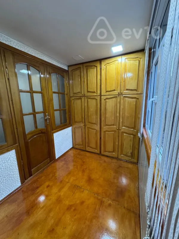 Kirayə verilir 4 otaqlı köhnə tikili 100 m²