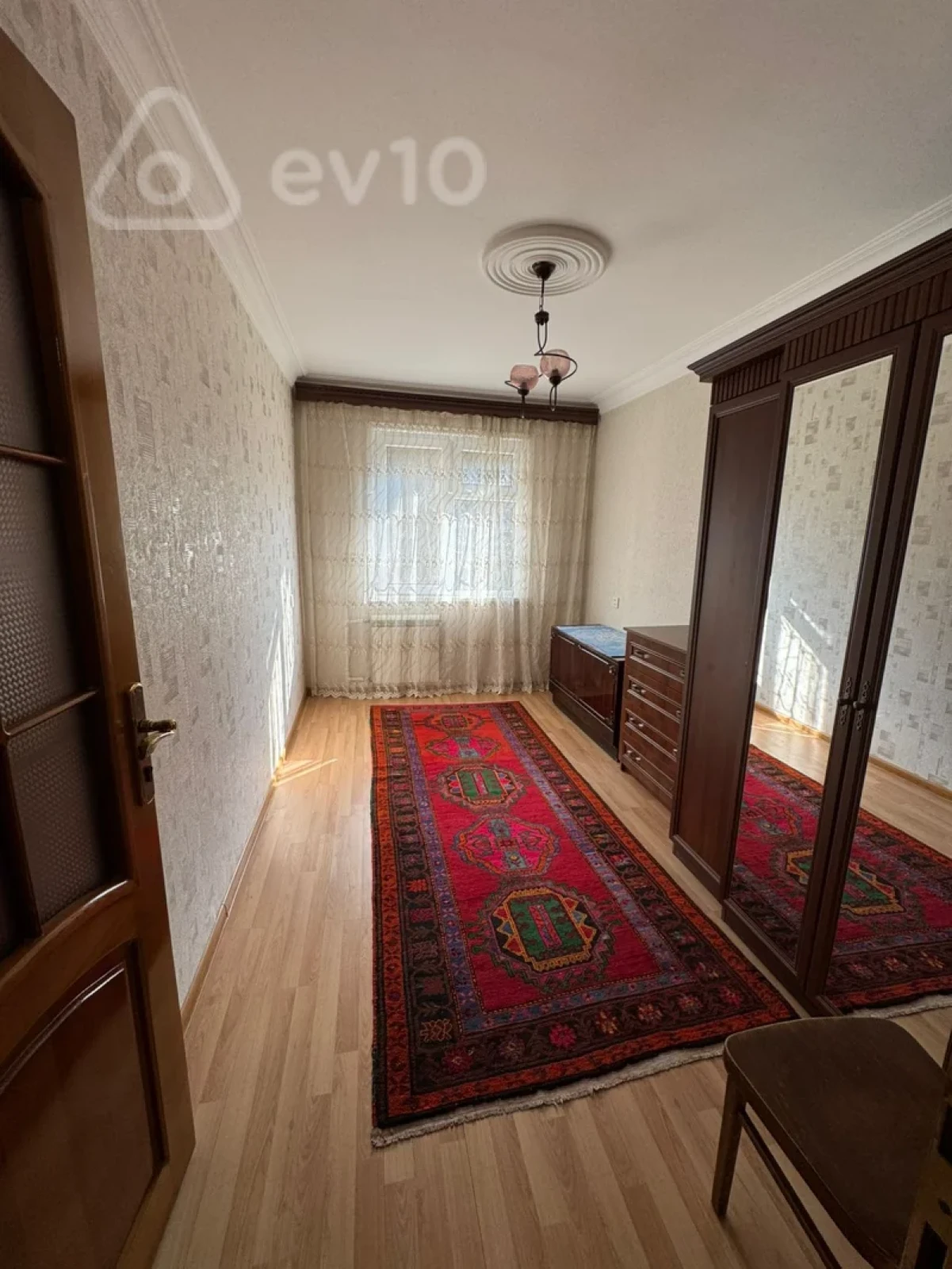 Kirayə verilir 4 otaqlı köhnə tikili 100 m²
