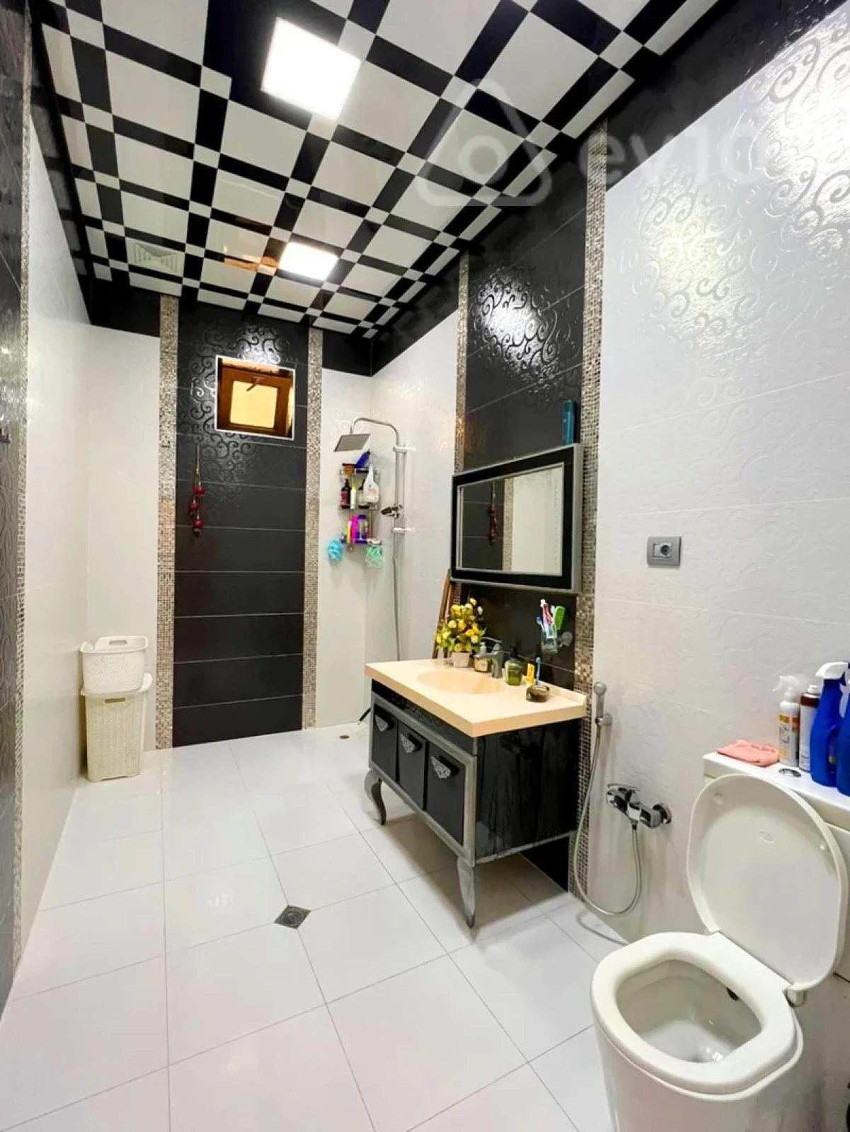 Satılır 8 otaqlı həyət evi 500 m²