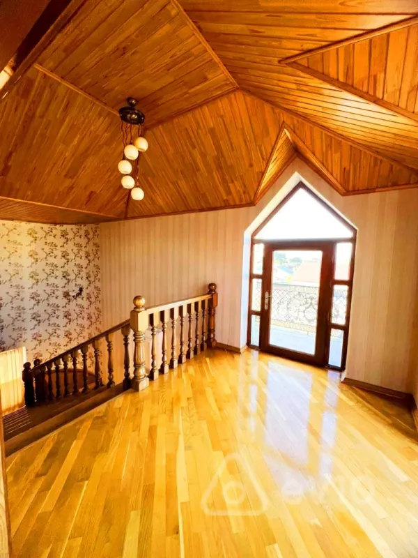 Satılır 8 otaqlı həyət evi 500 m²