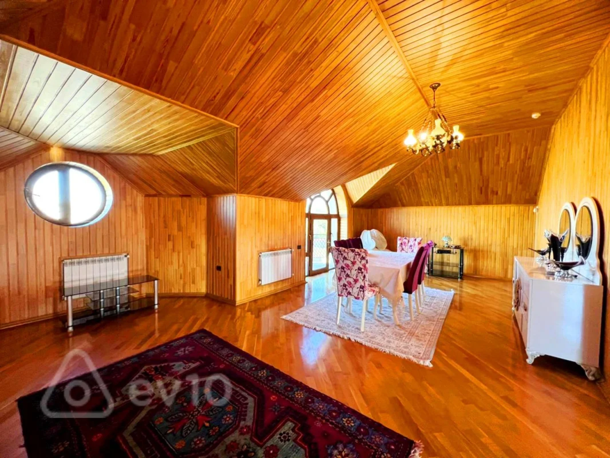 Satılır 8 otaqlı həyət evi 500 m²