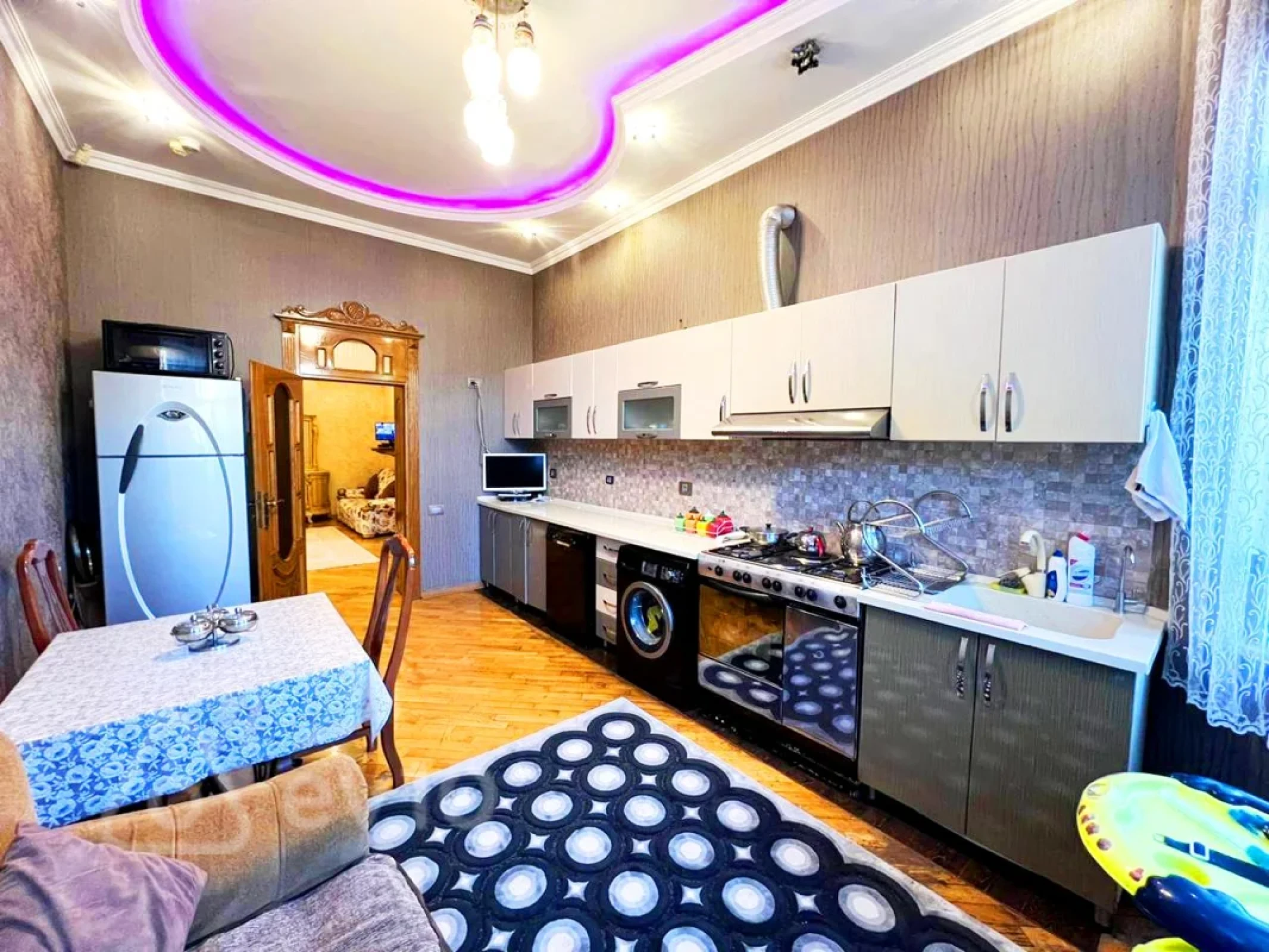 Satılır 8 otaqlı həyət evi 500 m²
