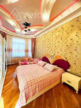 Satılır 8 otaqlı həyət evi 500 m²