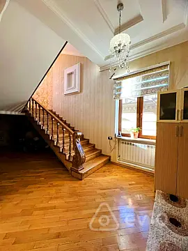 Satılır 8 otaqlı həyət evi 500 m²