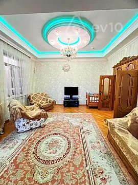 Satılır 8 otaqlı həyət evi 500 m²