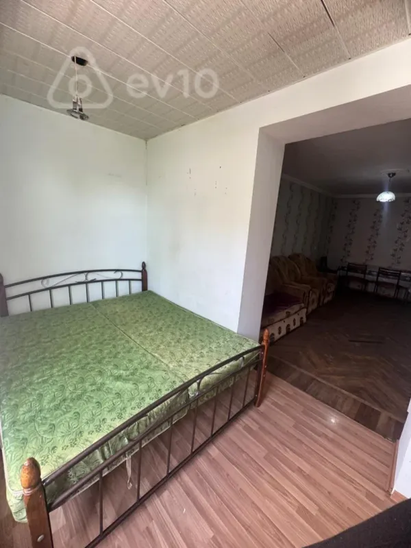 Satılır 1 otaqlı köhnə tikili 50 m²