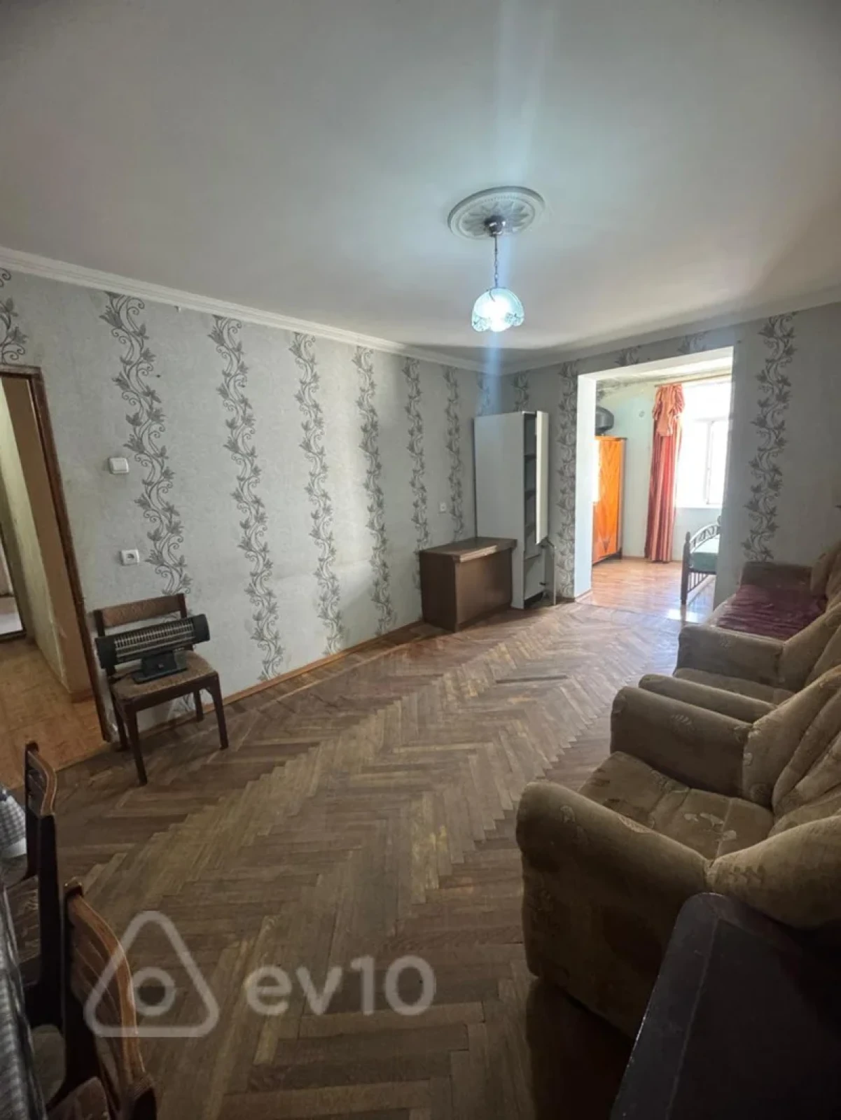 Satılır 1 otaqlı köhnə tikili 50 m²
