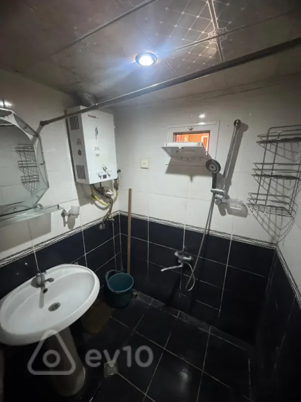 Satılır 1 otaqlı köhnə tikili 50 m²