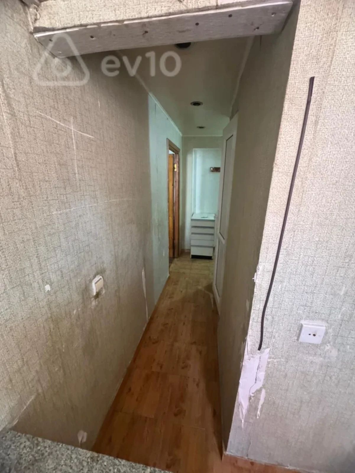 Satılır 1 otaqlı köhnə tikili 50 m²