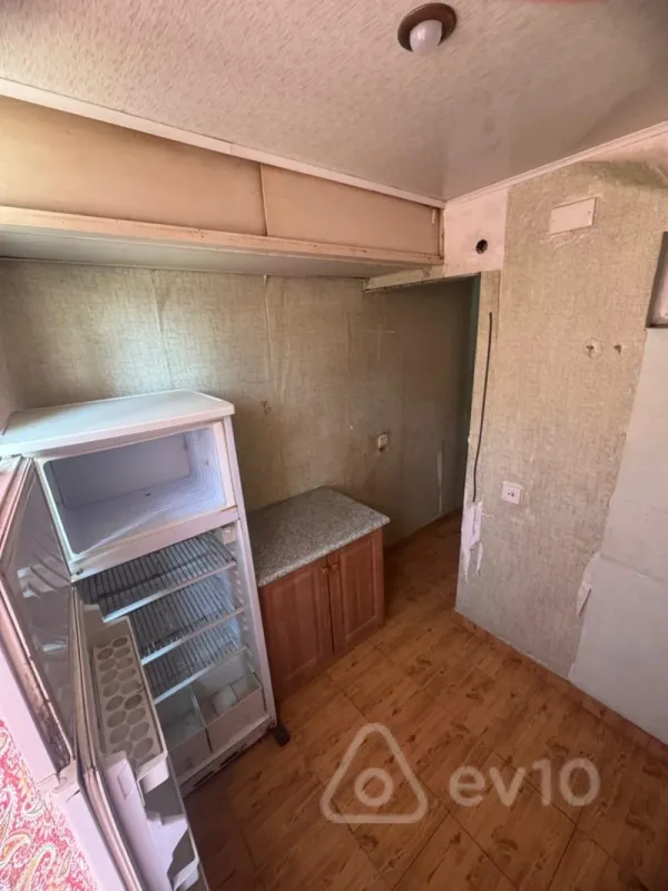 Satılır 1 otaqlı köhnə tikili 50 m²