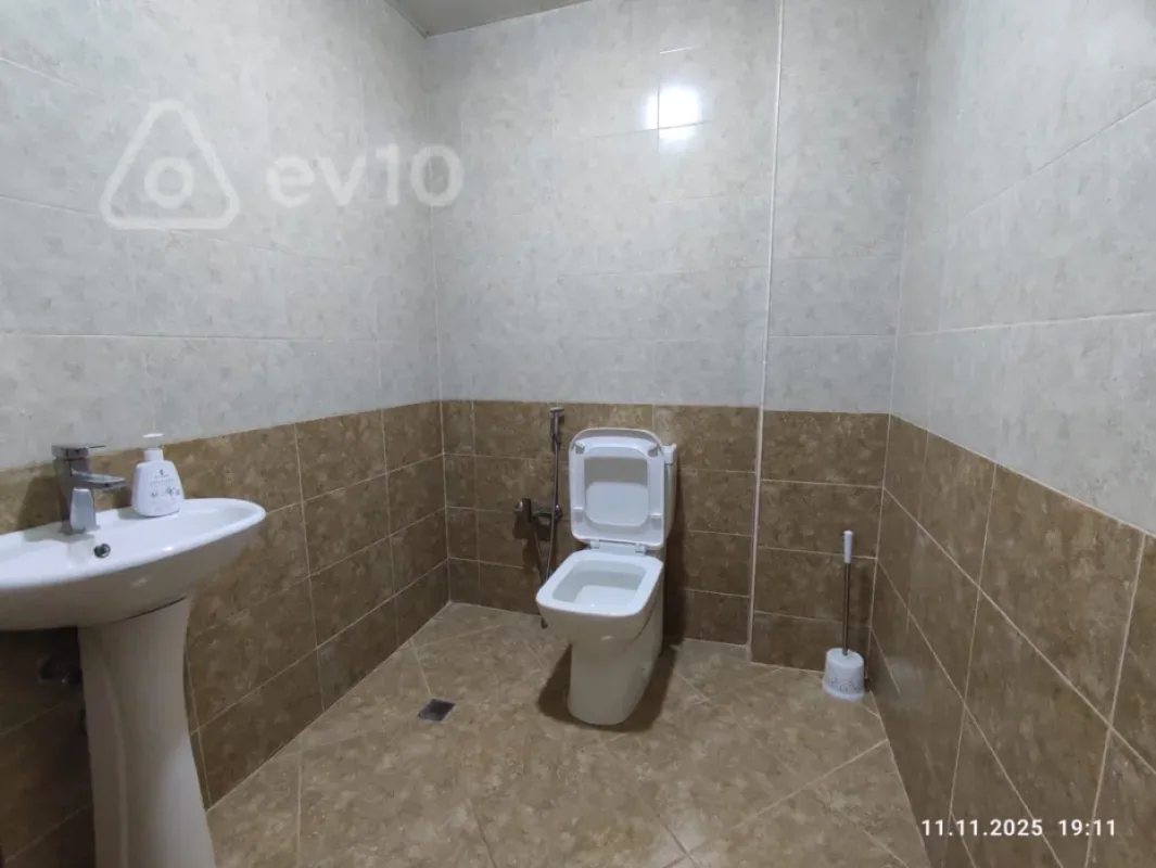 Kirayə verilir 4 otaqlı yeni tikili 130 m²
