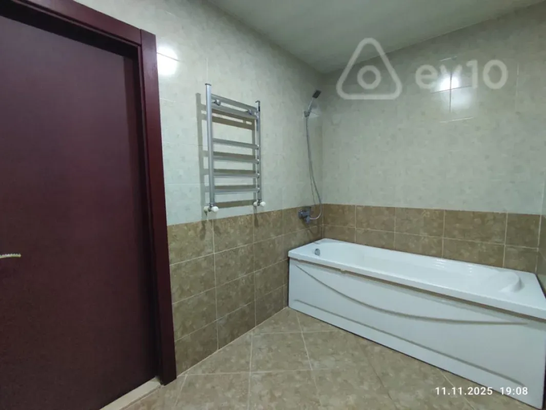 Kirayə verilir 4 otaqlı yeni tikili 130 m²