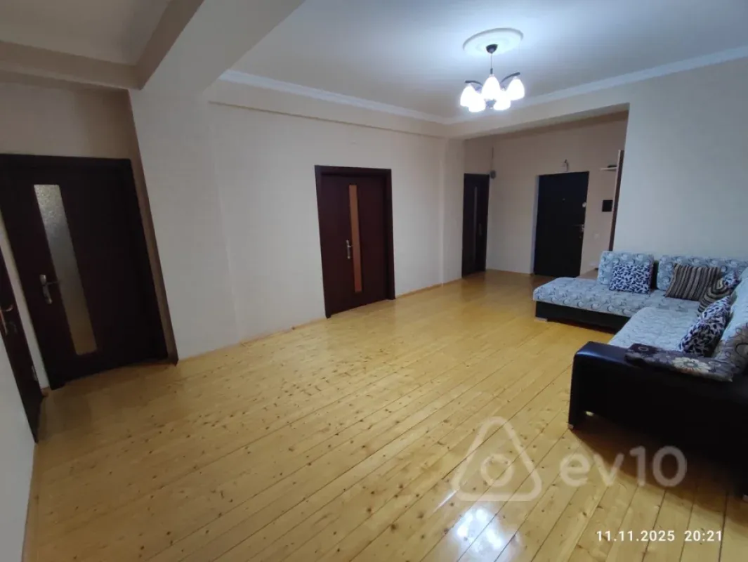 Kirayə verilir 4 otaqlı yeni tikili 130 m²