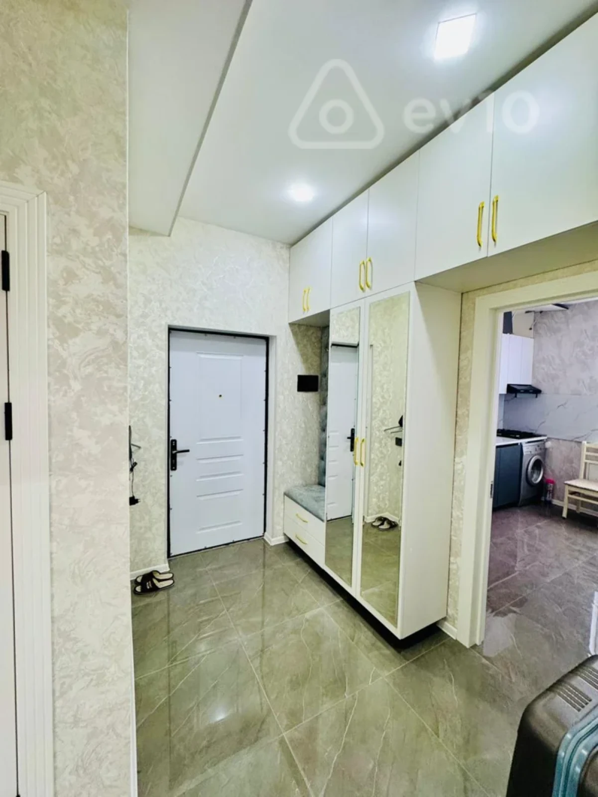 Satılır 3 otaqlı yeni tikili 82 m²