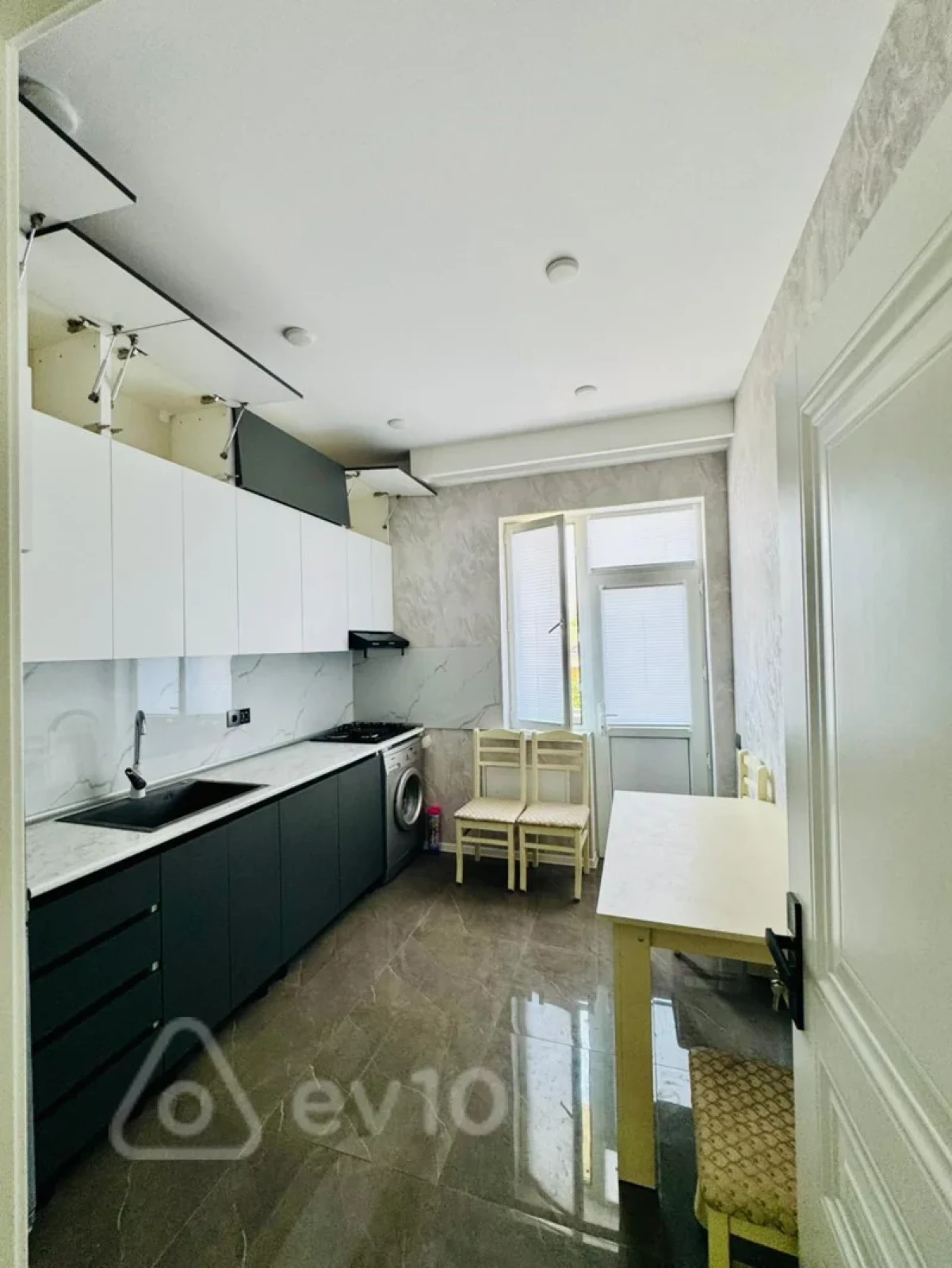 Satılır 3 otaqlı yeni tikili 82 m²
