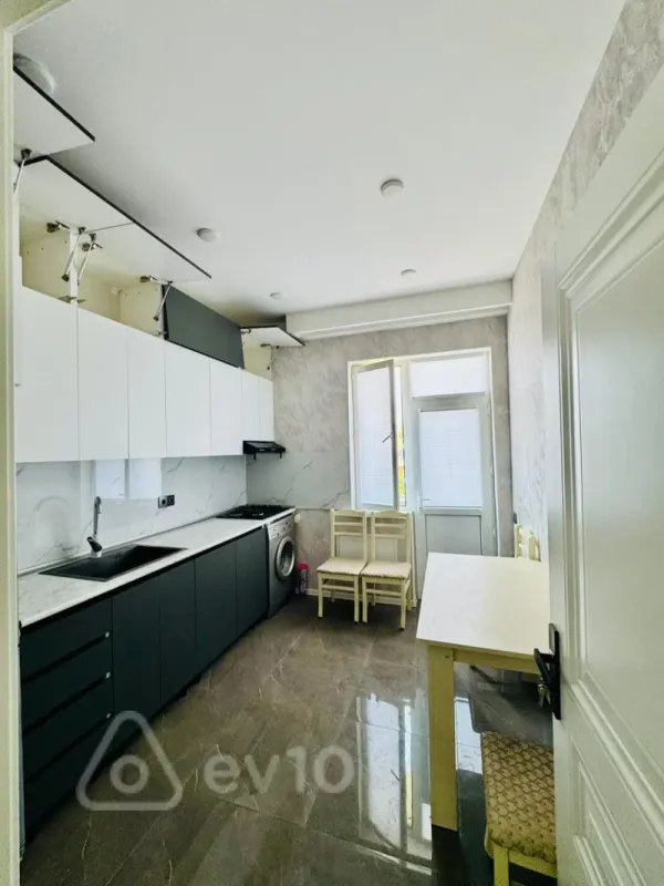 Satılır 3 otaqlı yeni tikili 82 m²