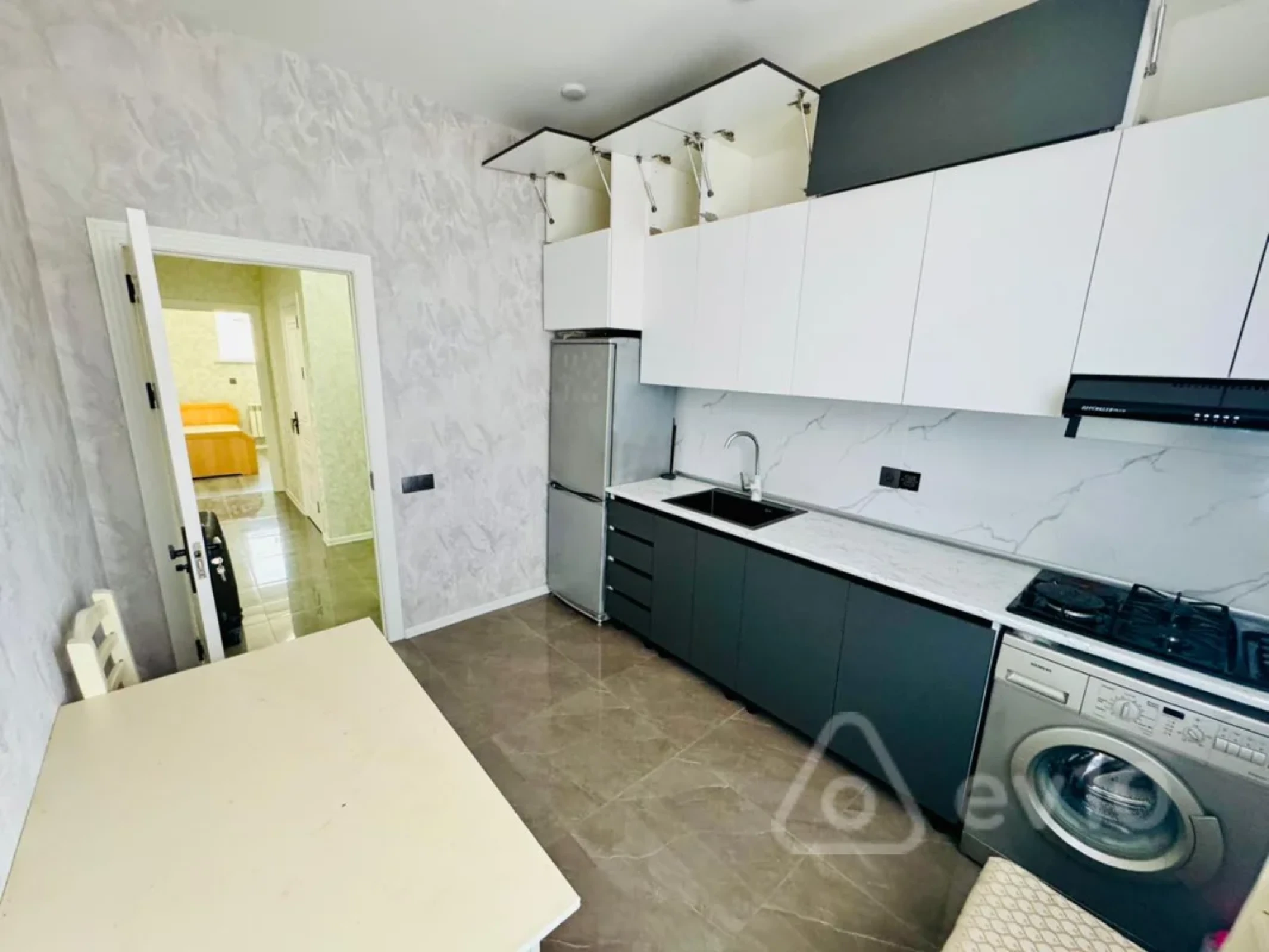 Satılır 3 otaqlı yeni tikili 82 m²