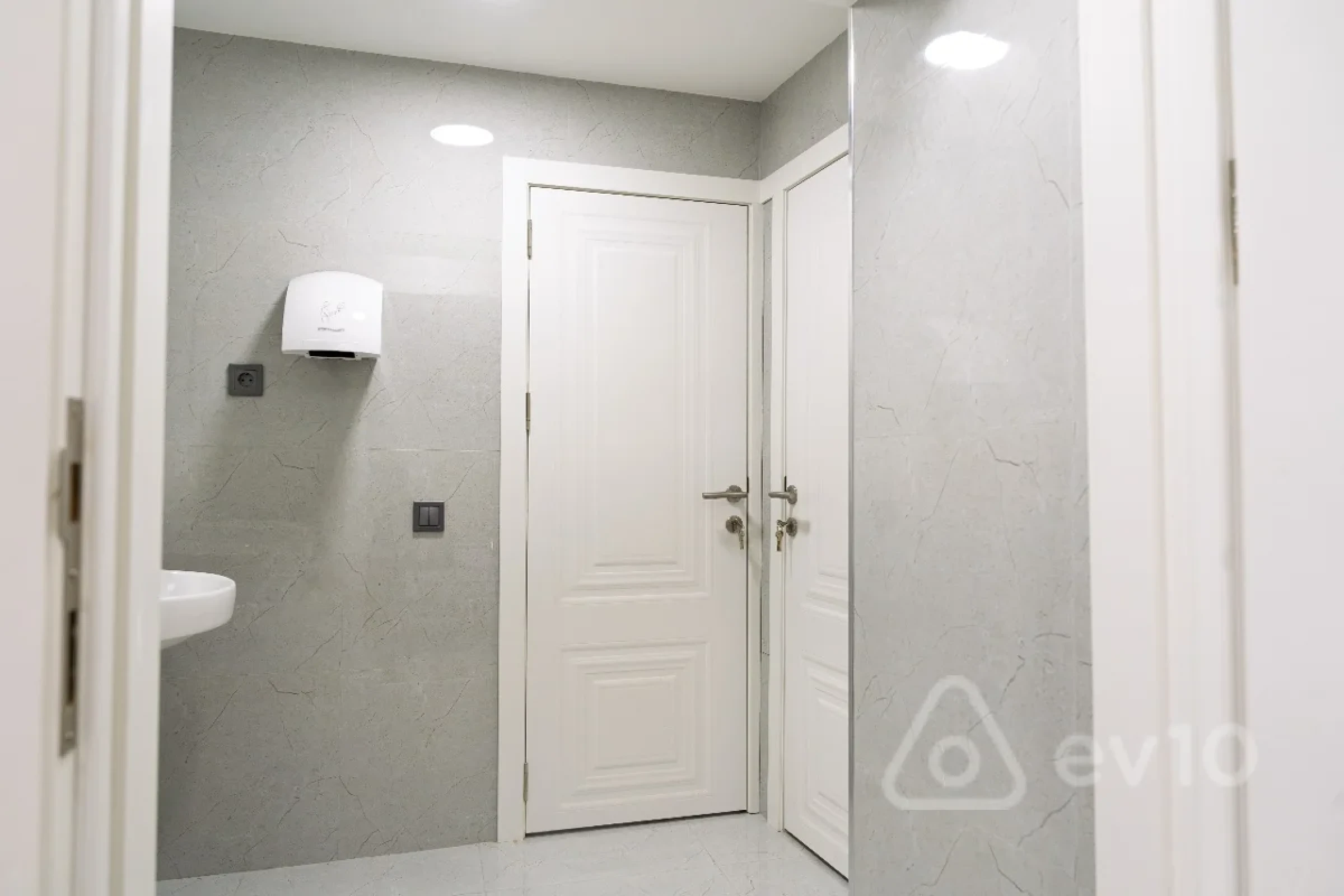 Kirayə verilir mənzil 280 m²