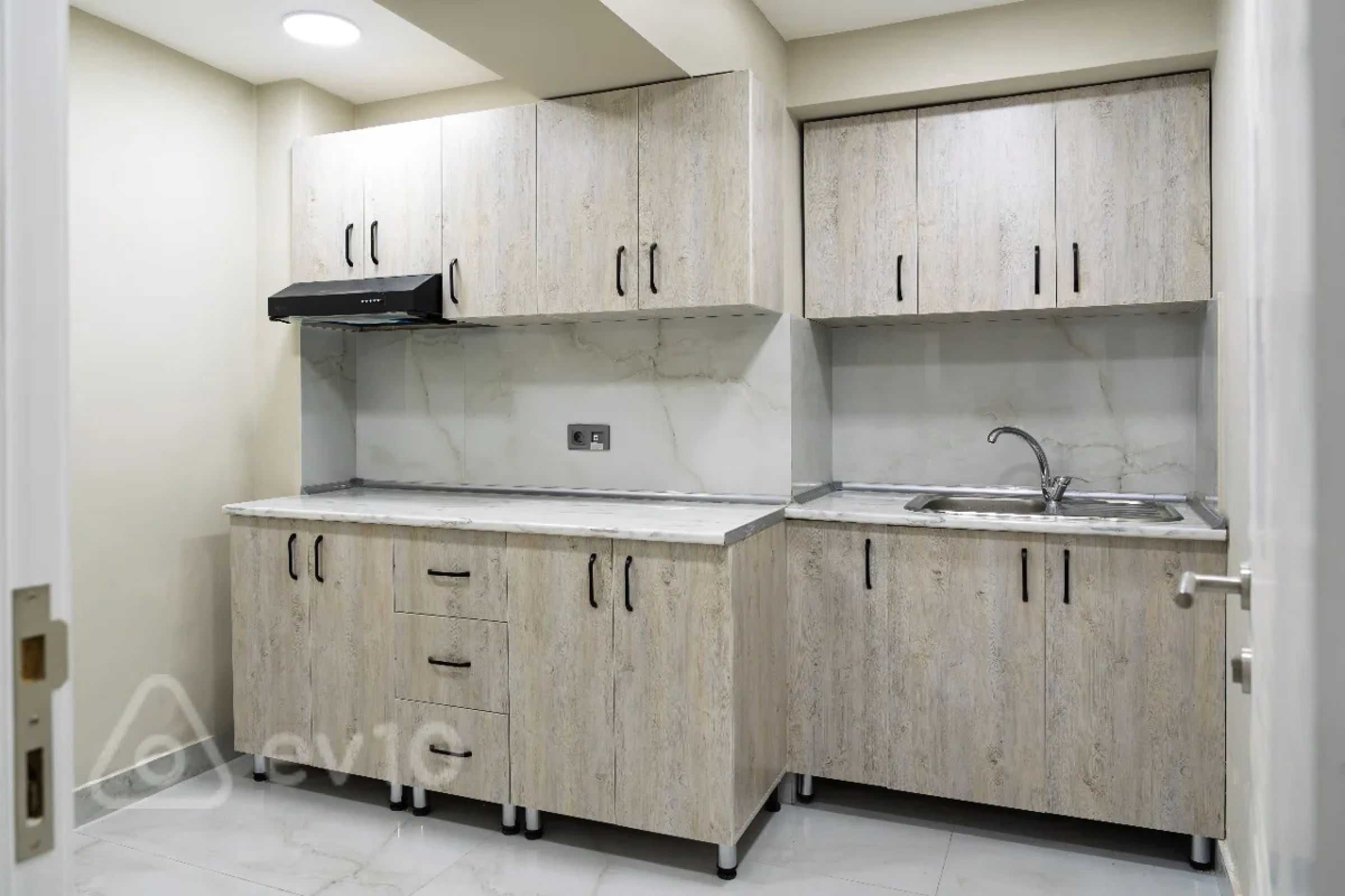 Kirayə verilir mənzil 280 m²