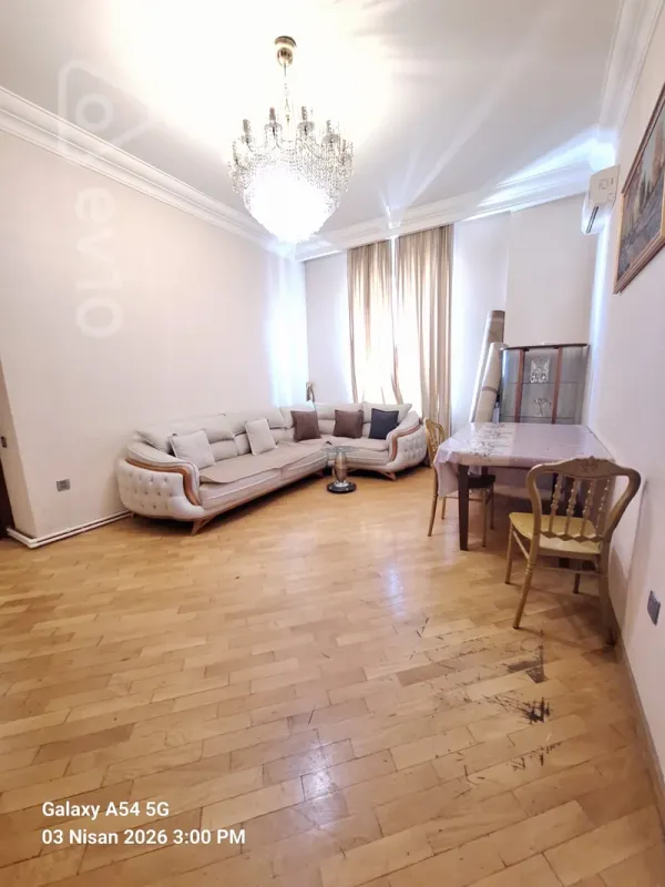 Kirayə verilir 2 otaqlı köhnə tikili 65 m²