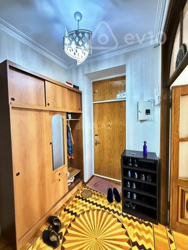 Satılır 3 otaqlı köhnə tikili 75 m²
