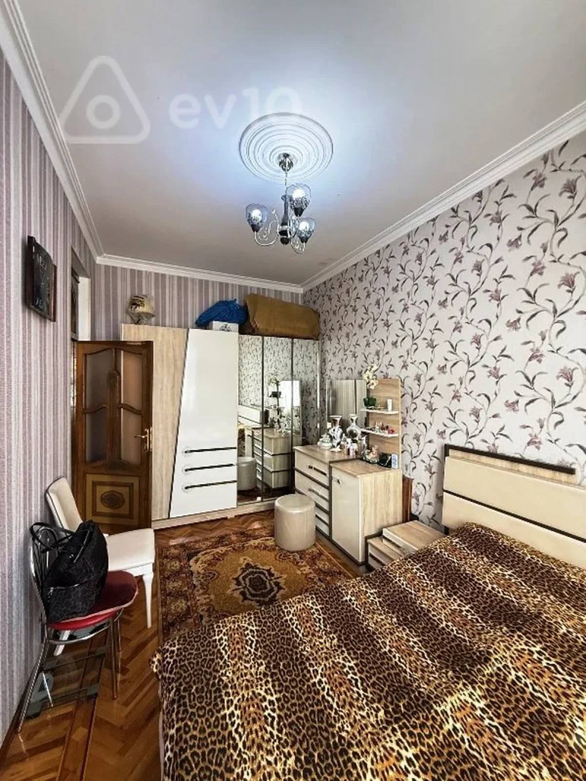 Satılır 3 otaqlı köhnə tikili 75 m²