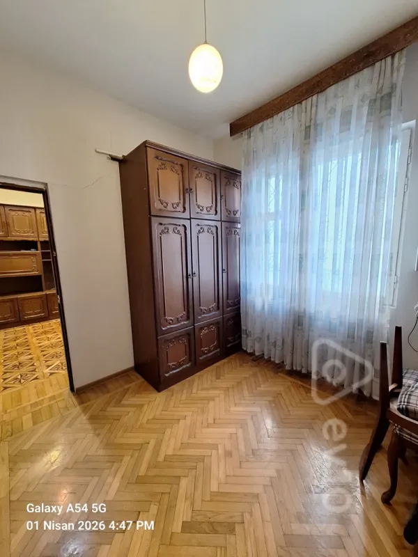 Kirayə verilir 3 otaqlı köhnə tikili 90 m²