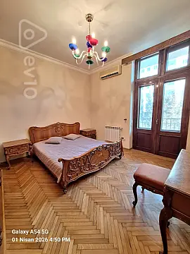 Kirayə verilir 3 otaqlı köhnə tikili 90 m²