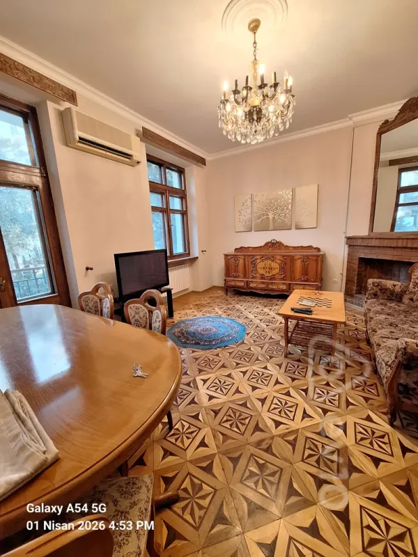 Kirayə verilir 3 otaqlı köhnə tikili 90 m²