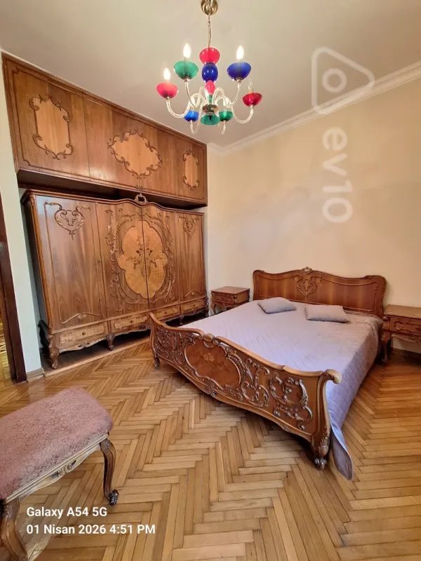 Kirayə verilir 3 otaqlı köhnə tikili 90 m²