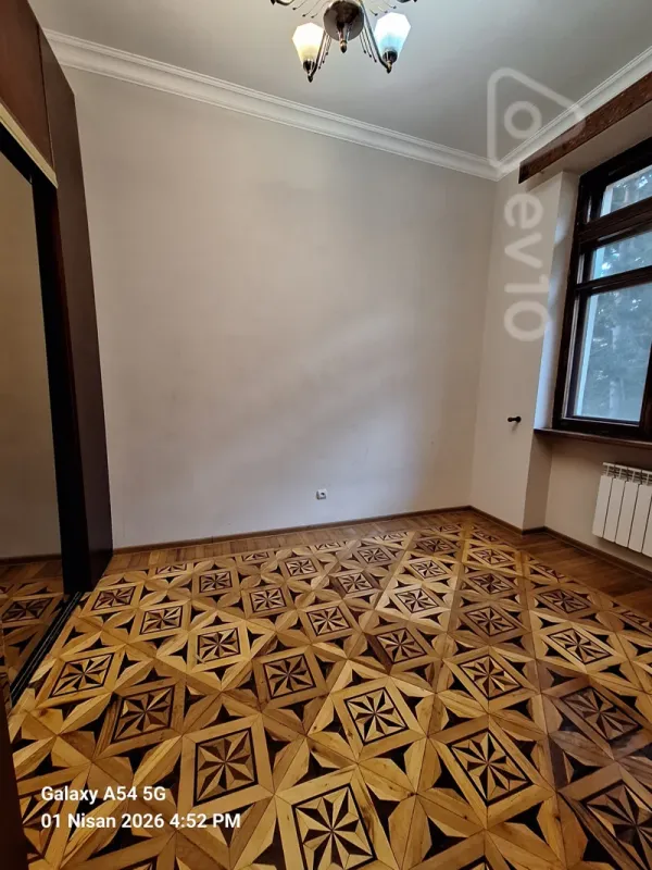 Kirayə verilir 3 otaqlı köhnə tikili 90 m²