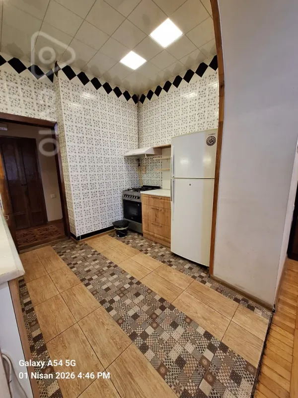 Kirayə verilir 3 otaqlı köhnə tikili 90 m²