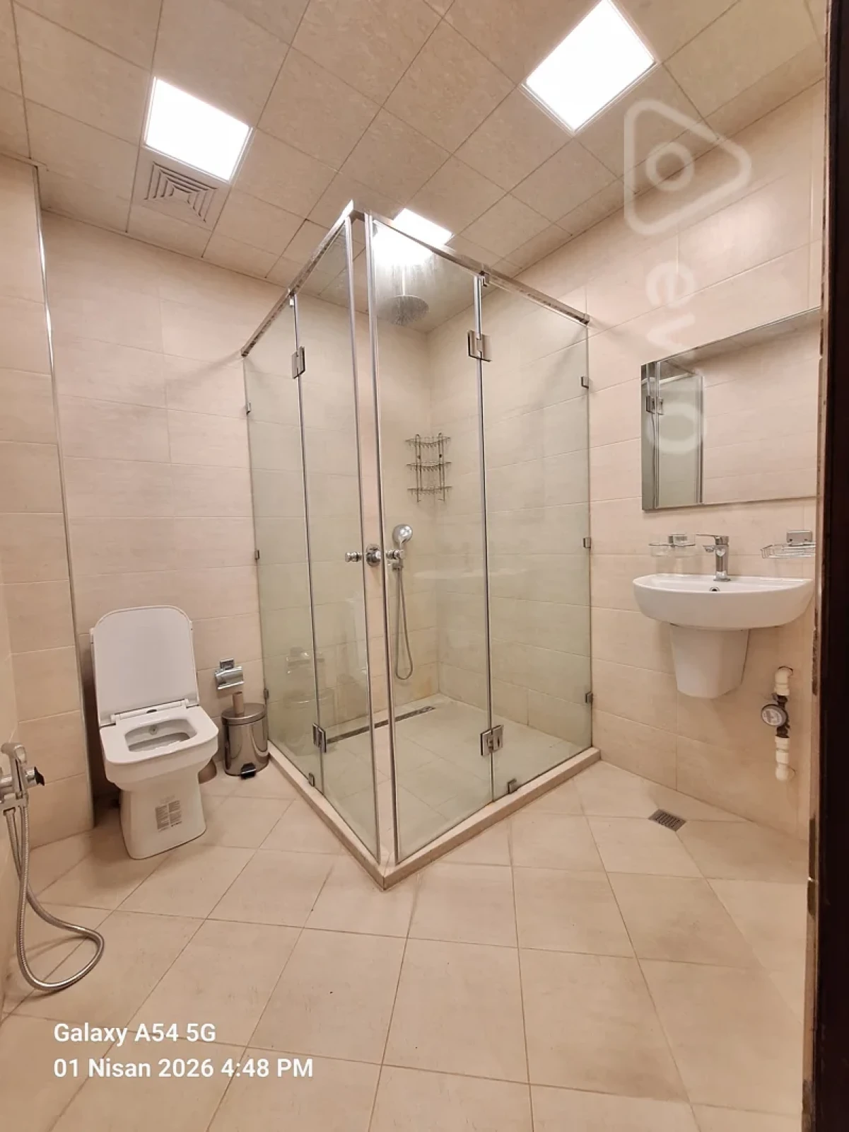 Kirayə verilir 3 otaqlı köhnə tikili 90 m²