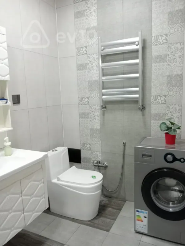 Kirayə verilir 2 otaqlı yeni tikili 65 m²