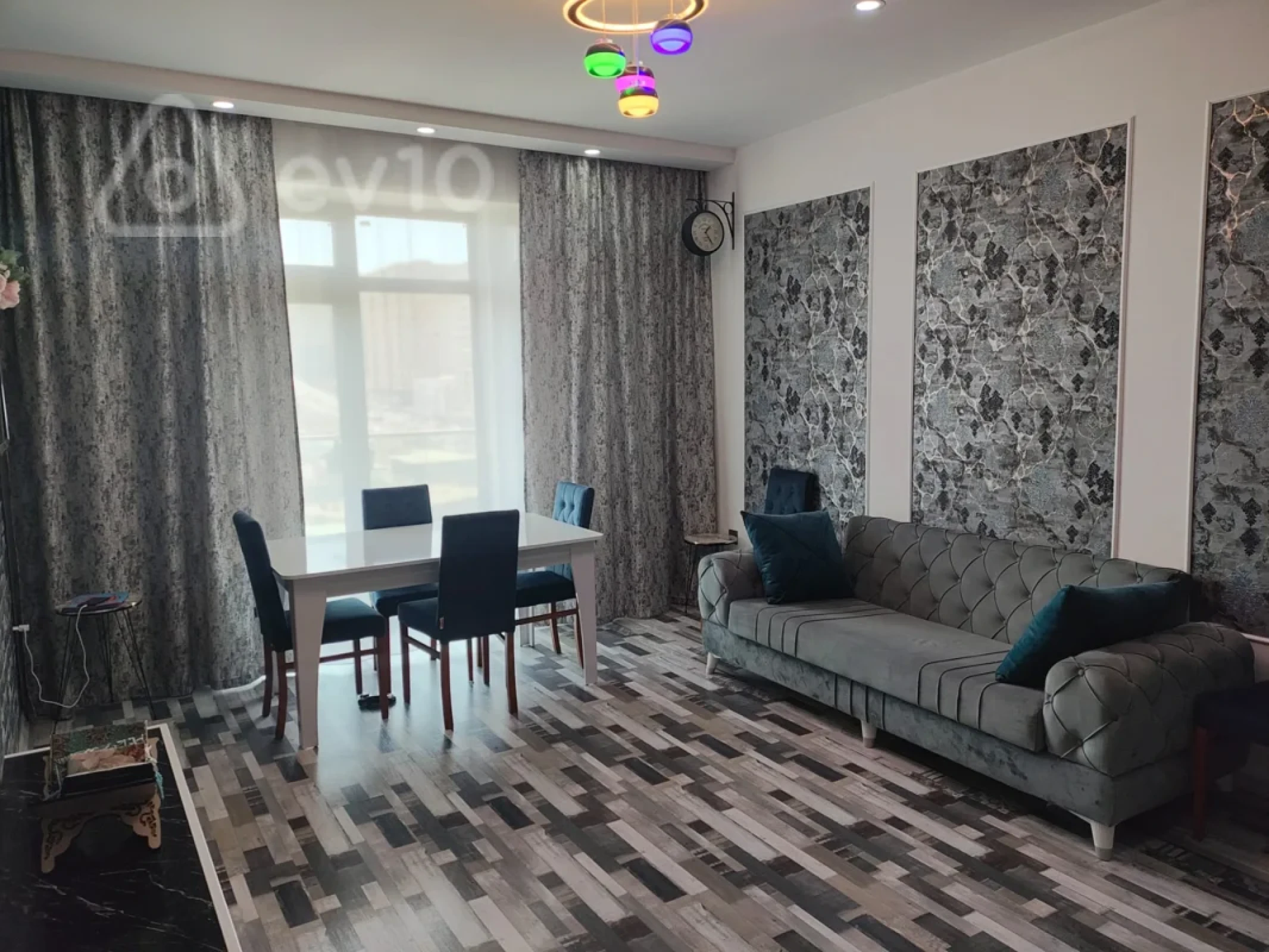 Kirayə verilir 2 otaqlı yeni tikili 65 m²