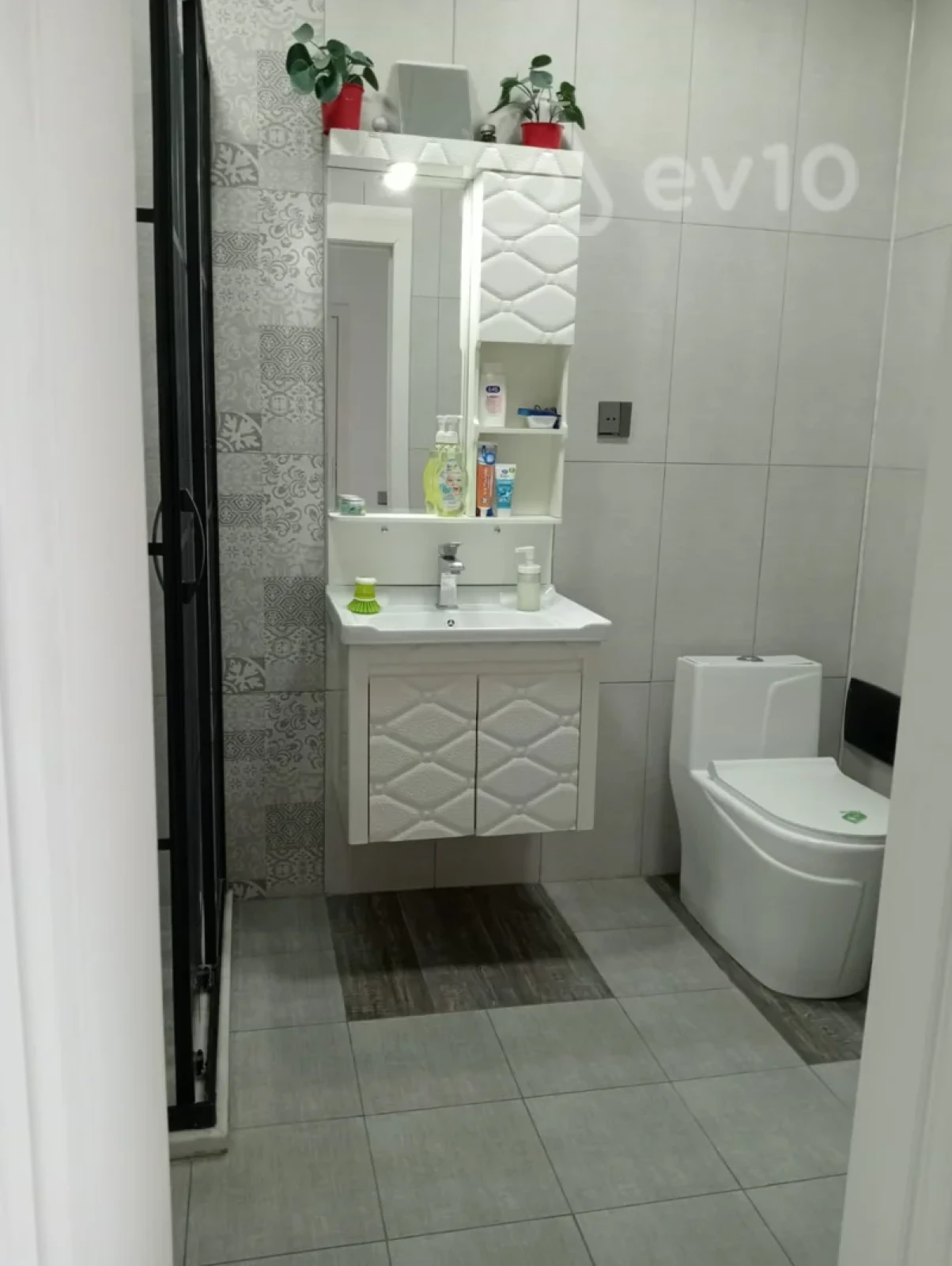 Kirayə verilir 2 otaqlı yeni tikili 65 m²