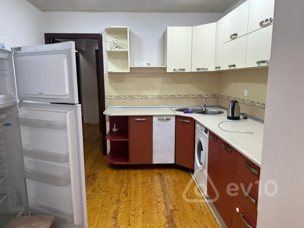 Kirayə verilir 3 otaqlı köhnə tikili 70 m²