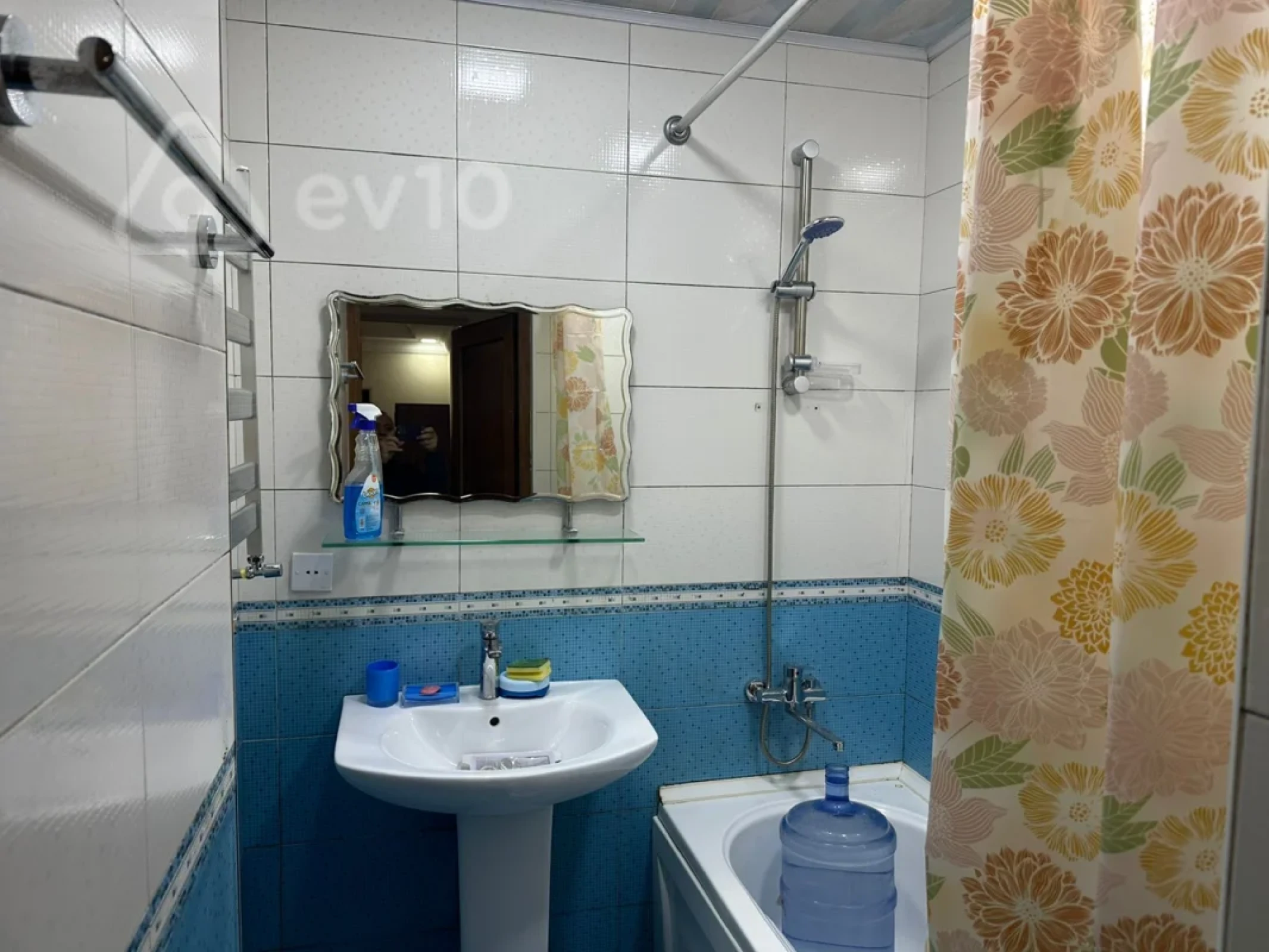 Kirayə verilir 3 otaqlı köhnə tikili 70 m²