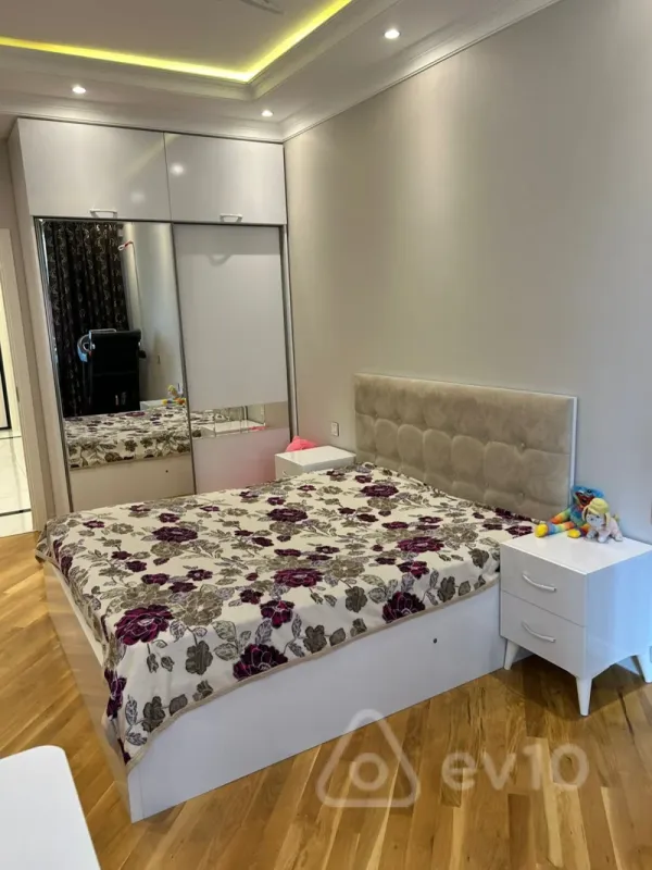 Satılır 4 otaqlı yeni tikili 136 m²