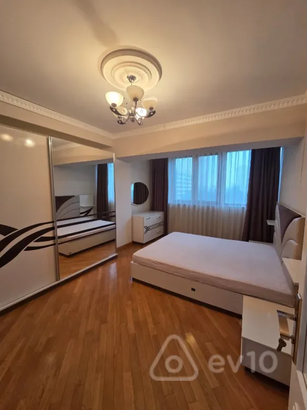Kirayə verilir 3 otaqlı yeni tikili 90 m²