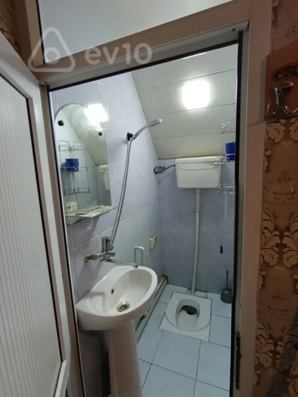 Kirayə verilir 2 otaqlı köhnə tikili 40 m²