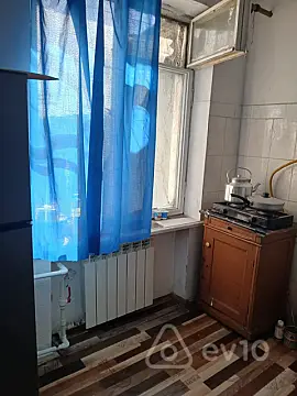 Satılır 1 otaqlı köhnə tikili 32 m²