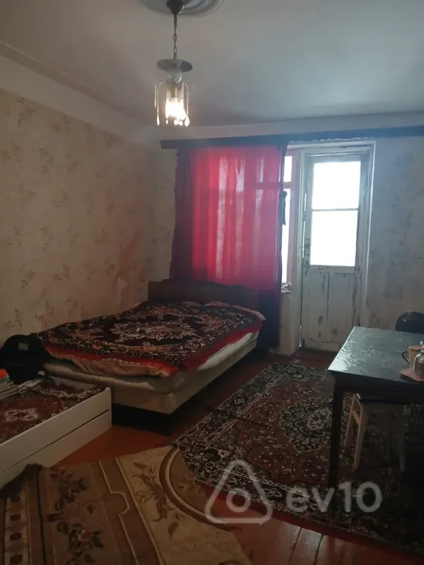 Satılır 1 otaqlı köhnə tikili 32 m²