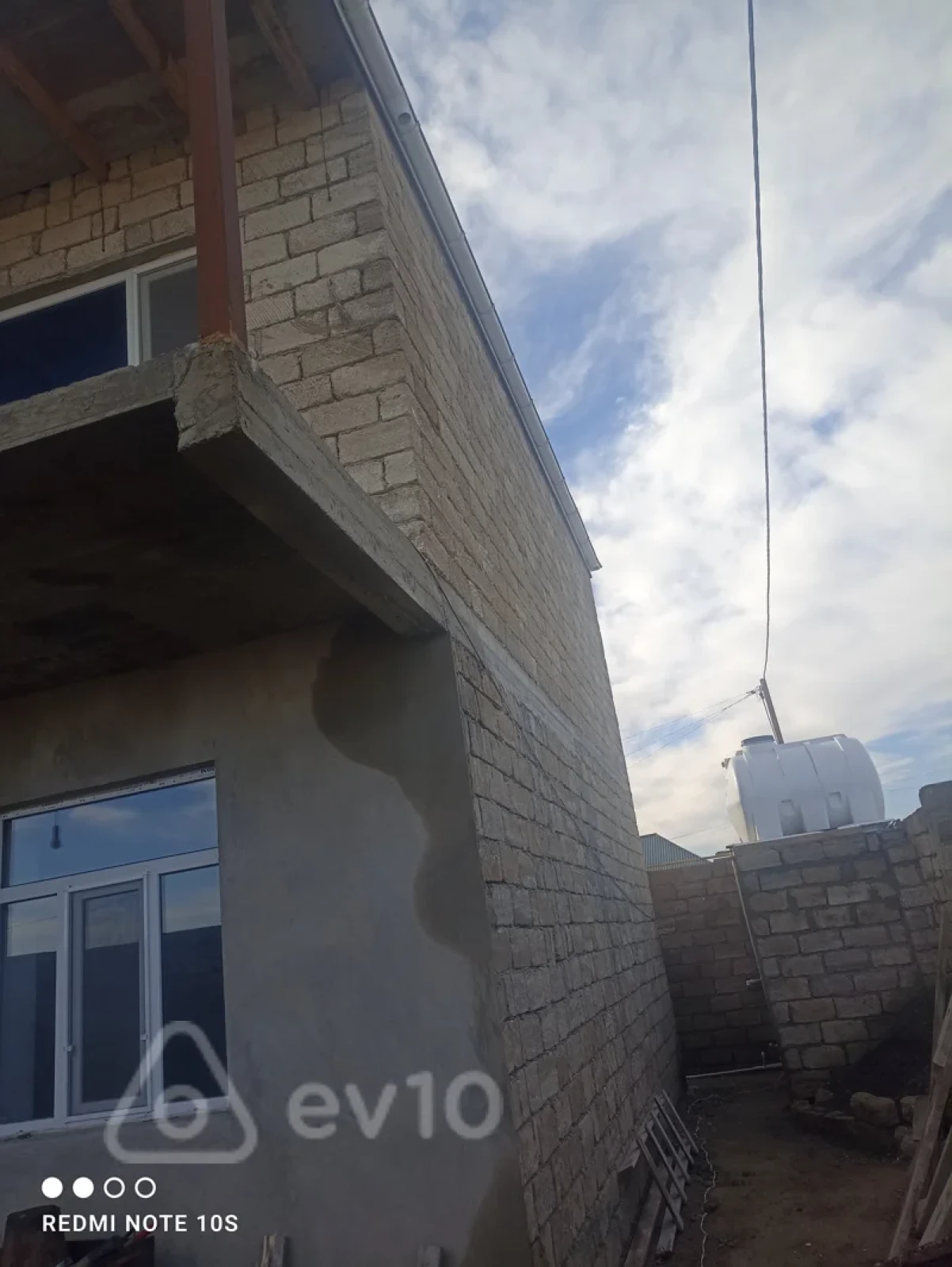 Satılır 6 otaqlı həyət evi 160 m²