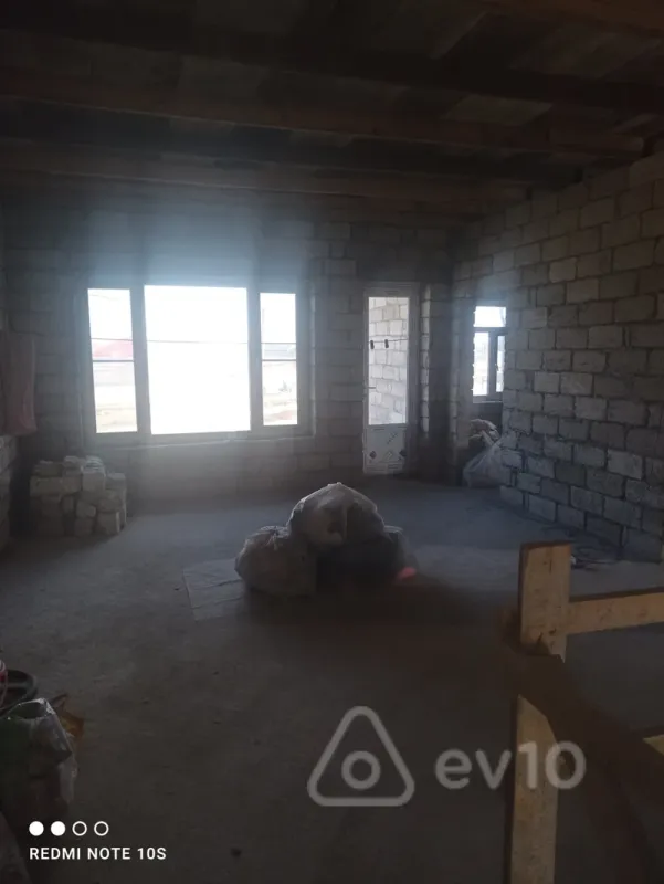 Satılır 6 otaqlı həyət evi 160 m²